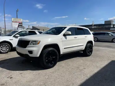 Used 2011 JEEP GRAND CHEROKEE LAREDO Trail rated trim / Active status / SUV / back up camera / heate...