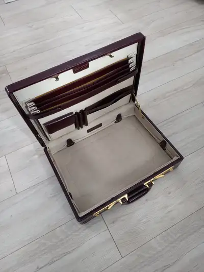 Attaché BUXTON EXÉCUTIF, Haute qualité cuir., View more