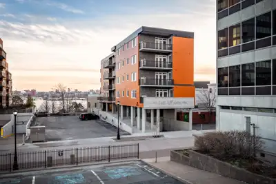 WELCOME TO THE UPSIDE - ONE BEDROOM APARTMENT AVAILABLE THE UPSIDE - 17 PRINCE STREET The UPside sui...