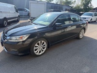 All vehicles come with a full vehicle History Report, ask to see it! 2015 Honda Accord touring featu... (image 2)