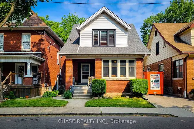 Spacious 2.5-Story Home! in Houses for Sale in Hamilton - Image 2