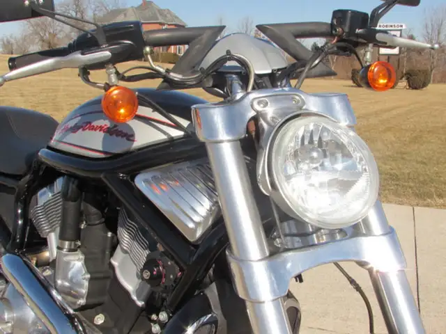 2006 Harley-Davidson VRSC R Street Rod in Street, Cruisers & Choppers in Leamington - Image 8