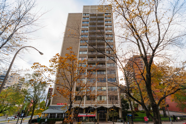 BUREAU À LOUER, 2,200PC PLATEAU, PRÈS DU CENTRE-VILLE in Commercial & Office Space for Rent in City of Montréal - Image 2