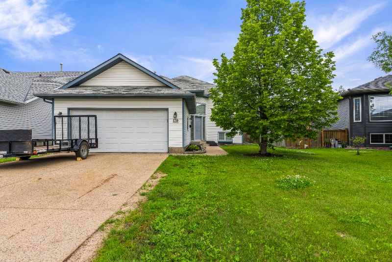 139 Breukel Crescent Live In The Desirable B's of Timberlea! Houses