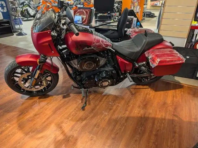 2025 Indian Sport Chief RT Sunset Red Smoke in Street, Cruisers & Choppers in Edmonton - Image 3