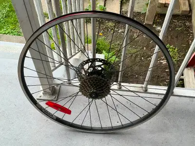 Roue de vélo 26 pouce avec frein à disc 8 speed en bonne état, View more