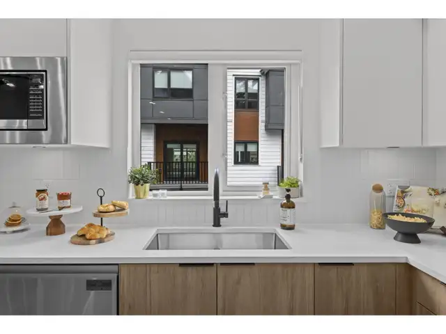 4 1959 165A STREET Surrey, British Columbia in Condos for Sale in Tricities/Pitt/Maple - Image 8