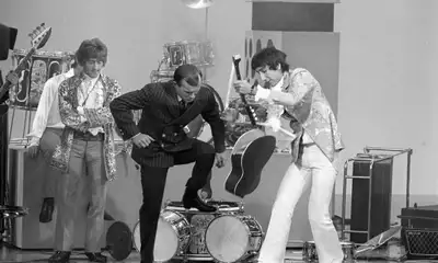 Drummer cherche groupe rock années 60, View more