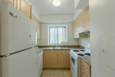 Akelius two bedroom apartment for rent. Located near Doctor Penfield in the Downtown - Guy Concordia...