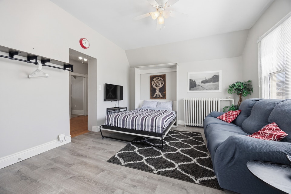 Fully Furnished All-Inclusive Bachelor 5