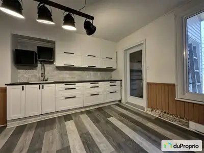 Superbe triplex avec garage intérieur chauffé 3 grands logements rénovés au goût du jour 6 1/2 à 1 5...