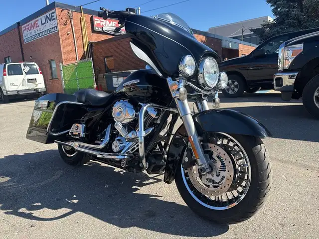 2011 Harley-Davidson Street Glide ~ ELECTRA GLIDE LTD ~ 103CI ~  in Sport Touring in City of Toronto - Image 5