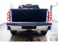 **ACCIDENT FREE - MECHANICALLY CERTIFIED** 106,279 KM This 2018 GMC Sierra 1500 4x4 Crew Cab SLE Kod... (image 9)