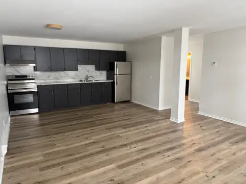 Main level walk in new renovated unit, quiet primarily senior occupied building