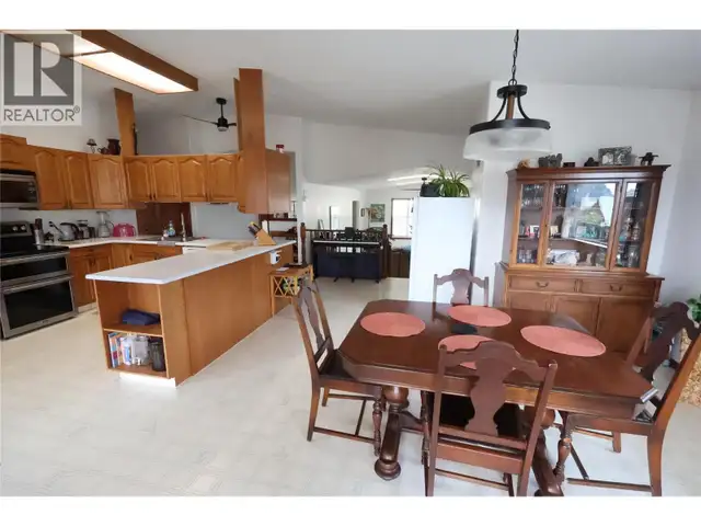 302 5th Street NW Nakusp, British Columbia in Houses for Sale in Nelson - Image 6