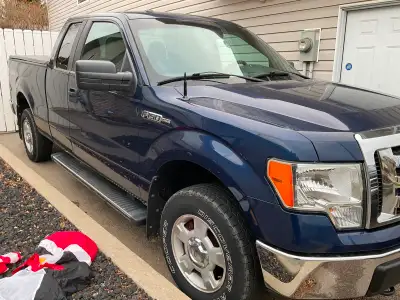 2012 f150 XLT FORD FOR SALE. LOW MILAGE . Excellent condition, hardly used, no rust, no dents, box c...
