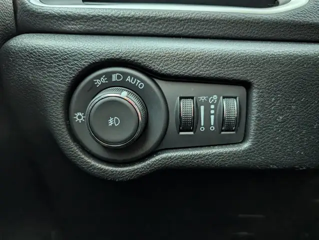 2026 Chrysler Pacifica Select in Cars & Trucks in Edmonton - Image 27