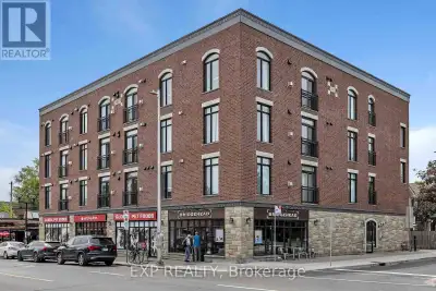 AMAZING LOCATION! Just steps from Bank Street, this bright west-facing condominium places an incredi...
