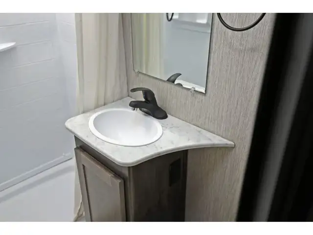 2022 Coachmen Leprechaun 230CB Classe C Compact + 6 Pneus neuf in RVs & Motorhomes in Laval / North Shore - Image 19