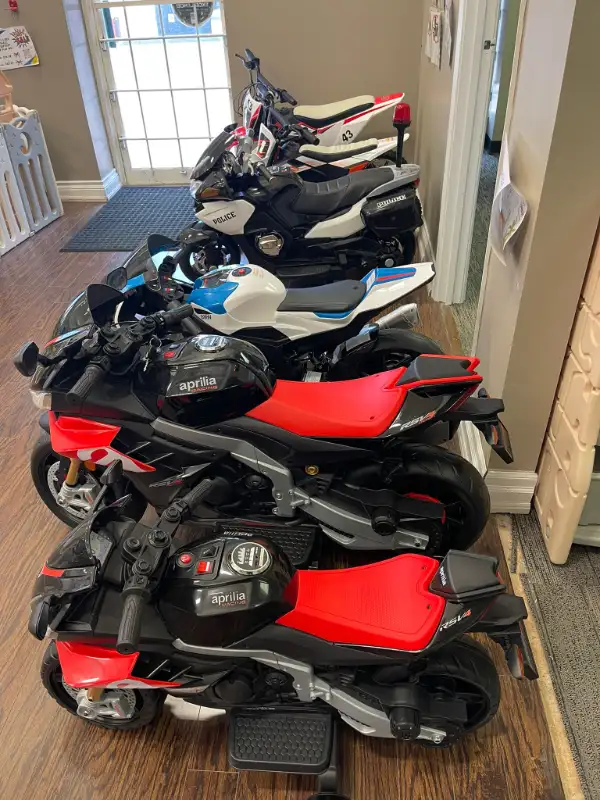 12V & 24V APRILIA RACE MOTORCYCLE BIKE FOR KIDS! RUBBER WHEELS in Toys & Games in Mississauga / Peel Region - Image 3