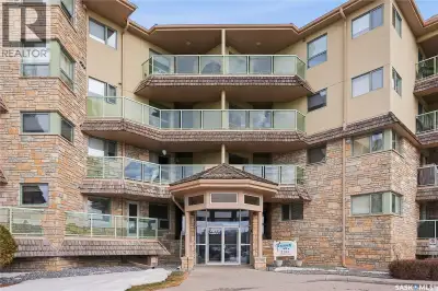 Welcome home to this ideally located, 2-Bed, 2-Bath, south facing condo with one underground parking...
