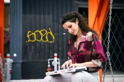 Envie d’apprendre le piano de manière ludique en jouant des pièces que t’aimes? J'offre le premier c...