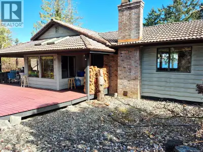 Waterfront views without the price of waterfront! Welcome to the friendly seaside community of Union...