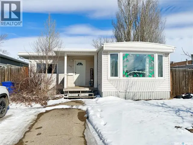 148 Laing CRESCENT Weyburn, Saskatchewan in Houses for Sale in Regina - Image 2