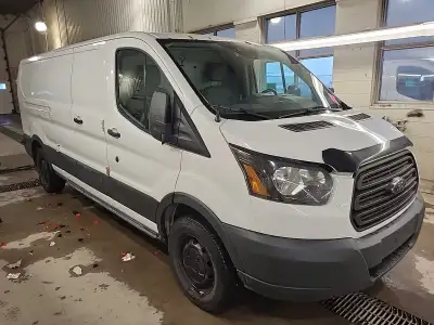 2016 Ford Transit-150 Appelez-nous afin de fixer une rencontre — nous travaillons sur rendez-vous se...