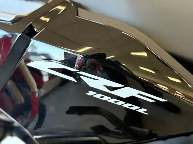 2017 HONDA African Twin ABS in Street, Cruisers & Choppers in St. Albert - Image 5