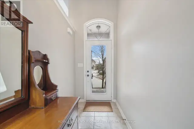 118 CHAPMAN COURT Aurora (Aurora Grove), Ontario in Houses for Sale in Markham / York Region - Image 7