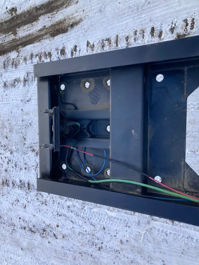 2006 Hyundai Container Chassis / 20 ft container pins in Heavy Equipment in Laval / North Shore - Image 21