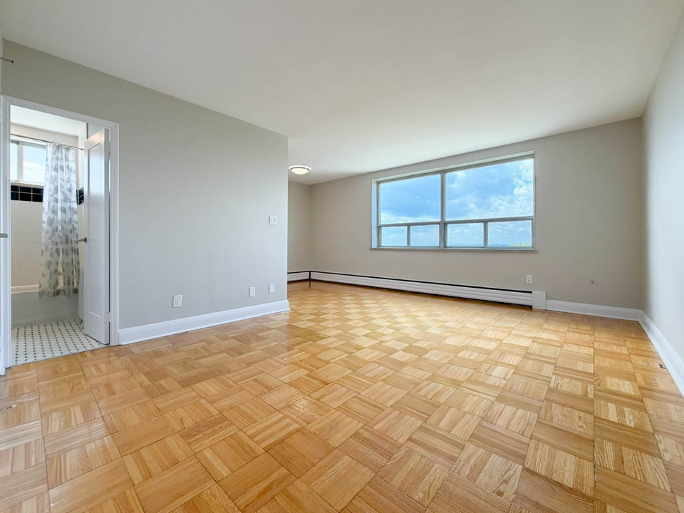 Parkdale Bachelor Apartment for Rent - 90 Jameson Avenue 5