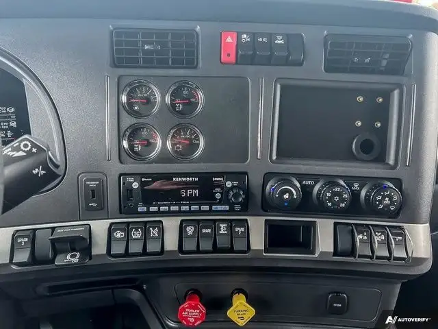 2025 Kenworth T680 in Heavy Trucks in Moncton - Image 18