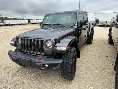 2022 Jeep Gladiator Rubicon 88,628 kms, includes bakflip tonneau cover and bed mat. Built for Advent...