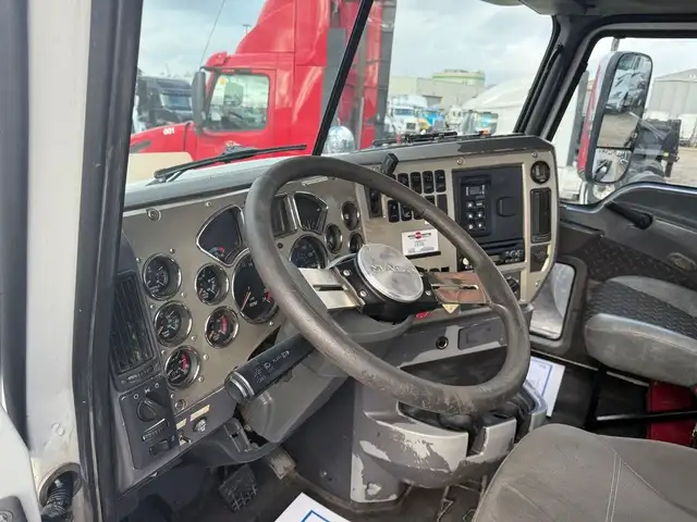 2009 Mack GU813 Granite Cab and Chassis with SPIF Axle, Allison  in Heavy Trucks in Oakville / Halton Region - Image 11