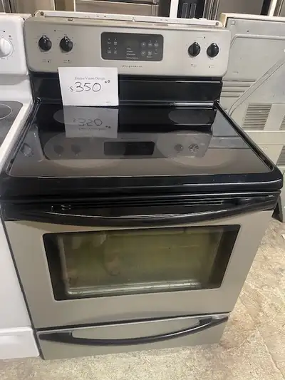 Cuisinière grise vitrocéramique Frigidaire, View more