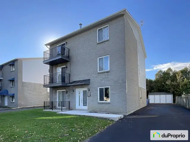 $980,000 - Triplex for sale in Chambly in Houses for Sale in Longueuil / South Shore - Image 2