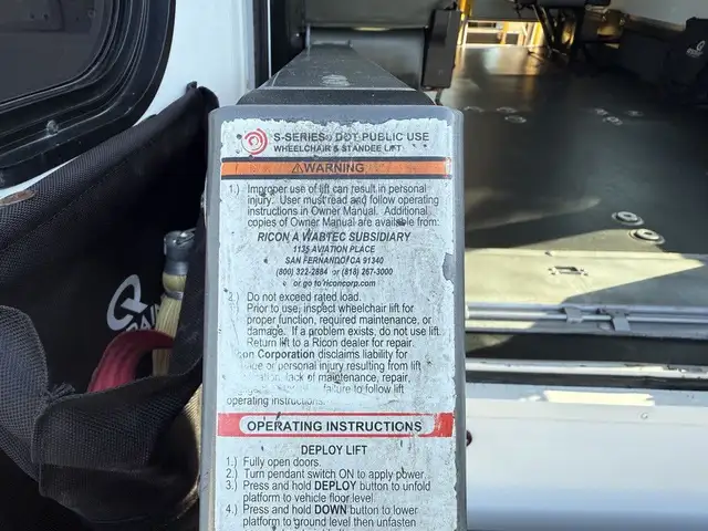 2016 Ford E-350 Econoline Super Duty 8 Passenger Wheelchair Acce in Heavy Trucks in City of Montréal - Image 54