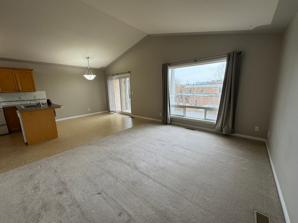 Spacious 2 Bed Apt with Covered Parking - Small Pet Friendly! 5