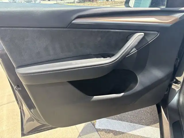 2023 Tesla Model Y Base5601878023766118410