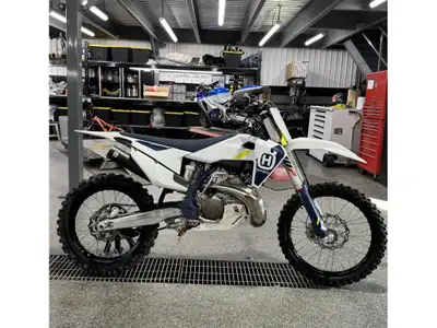 2022 Husqvarna TC 250 Husqvarna TC 250 2022 Les photos peuvent être à titre indicatif et sans inscri...