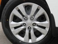 Discover the urban versatility and modern functionality of this exceptional White 2023 Kia Soul Hatc... (image 8)