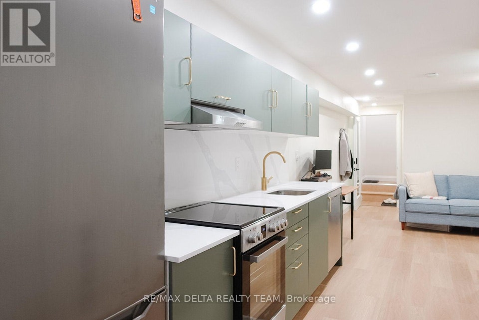 BASEMENT APARTMENT - 7 CRAVEN ROAD Toronto (Greenwood-Coxwell), 5