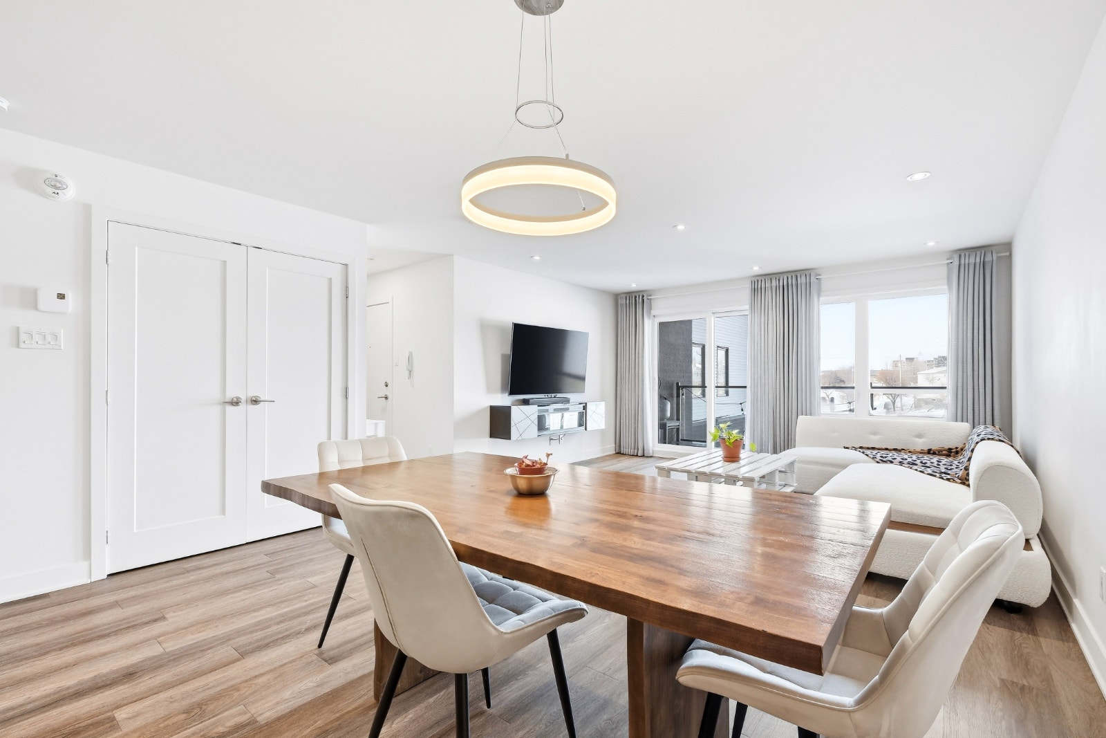 4.5 St-Constant disponible maintenant et animaux acceptés — photo 2