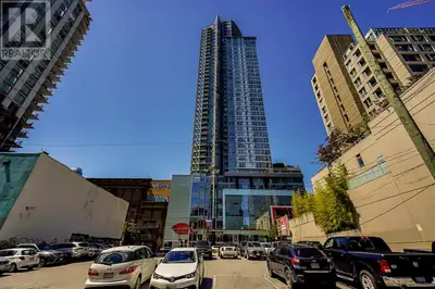 Gorgeous 1 BEDROOM + DEN UNIT in the Capitol Residence in Downtown. Functional layout with open kitc...