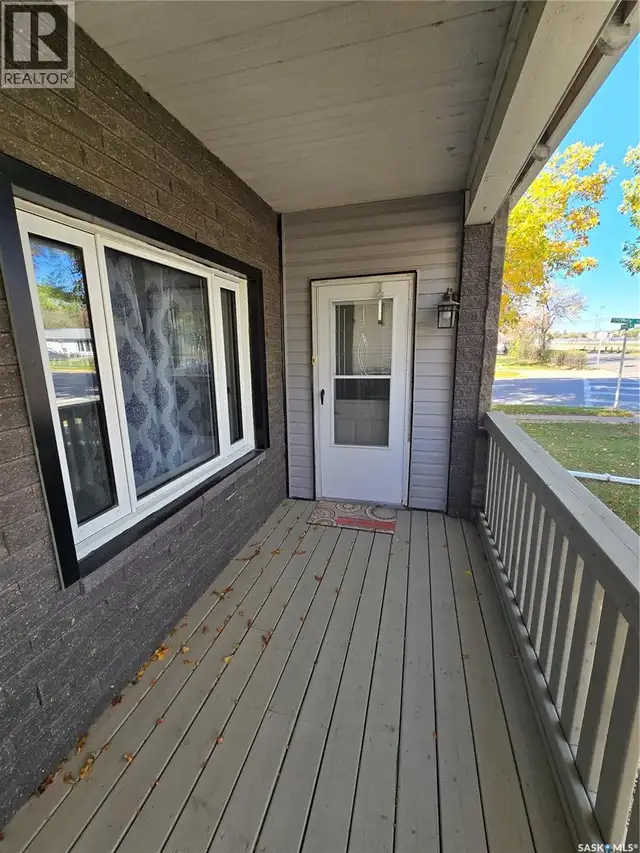 2 Prairie AVENUE Weyburn, Saskatchewan in Houses for Sale in Regina - Image 5