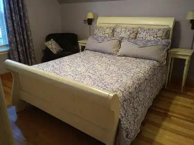Shared living in well maintained home, this room has a fridge and microwave for your convenience des...