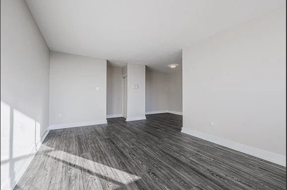 Pet Friendly & Close to TTC and Highway. 3
