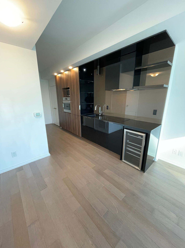 Bachelor Condo For Rent Downtown Toronto High Floor Clear View Long